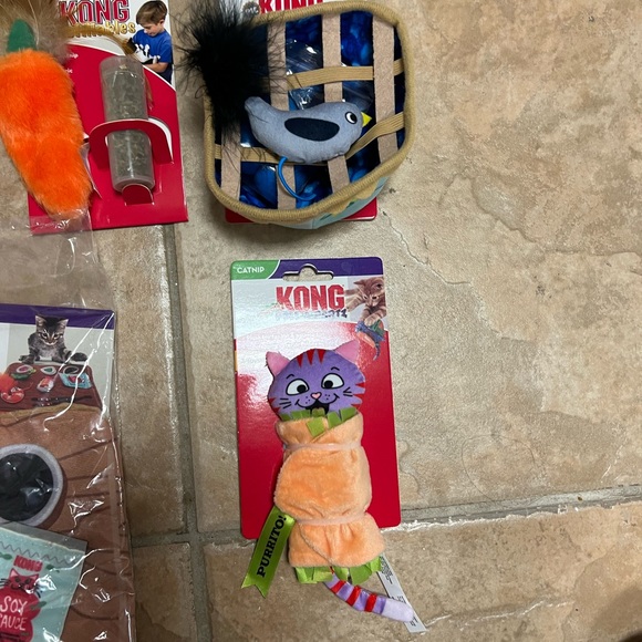 New cats toys and treats value $80 - Picture 2 of 11